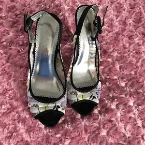 Michaelangelo Dressy pleated heels - Sz. 7.5M.